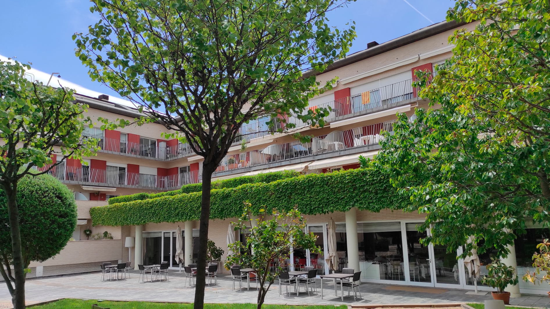 RESIDENCIA LAS LIRAS 2004
